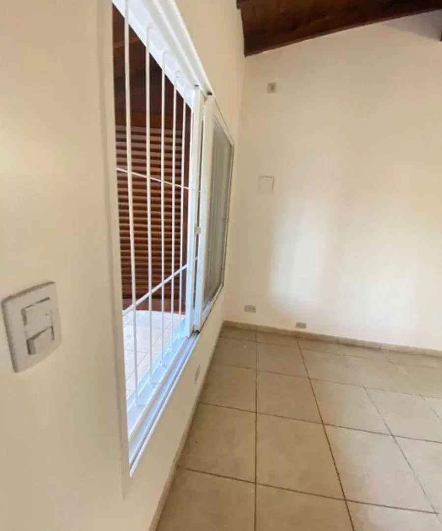 DEPARTAMENTO DE 3 AMBIENTES EN PLANTA BAJA - CASTELAR NORTE 2