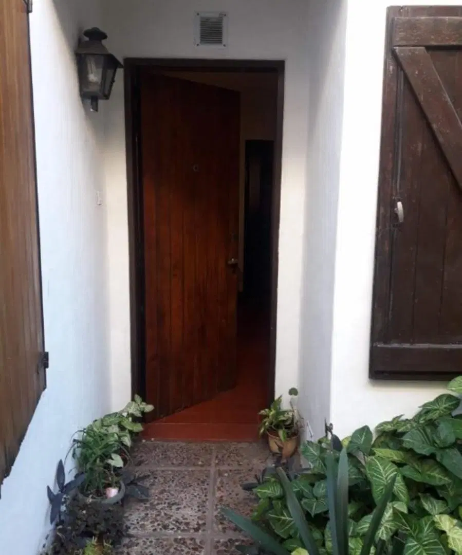 PERMUTA - DEPARTAMENTO TIPO CASA DE 3 AMBIENTES EN VENTA - VILLA SARMIENTO 4