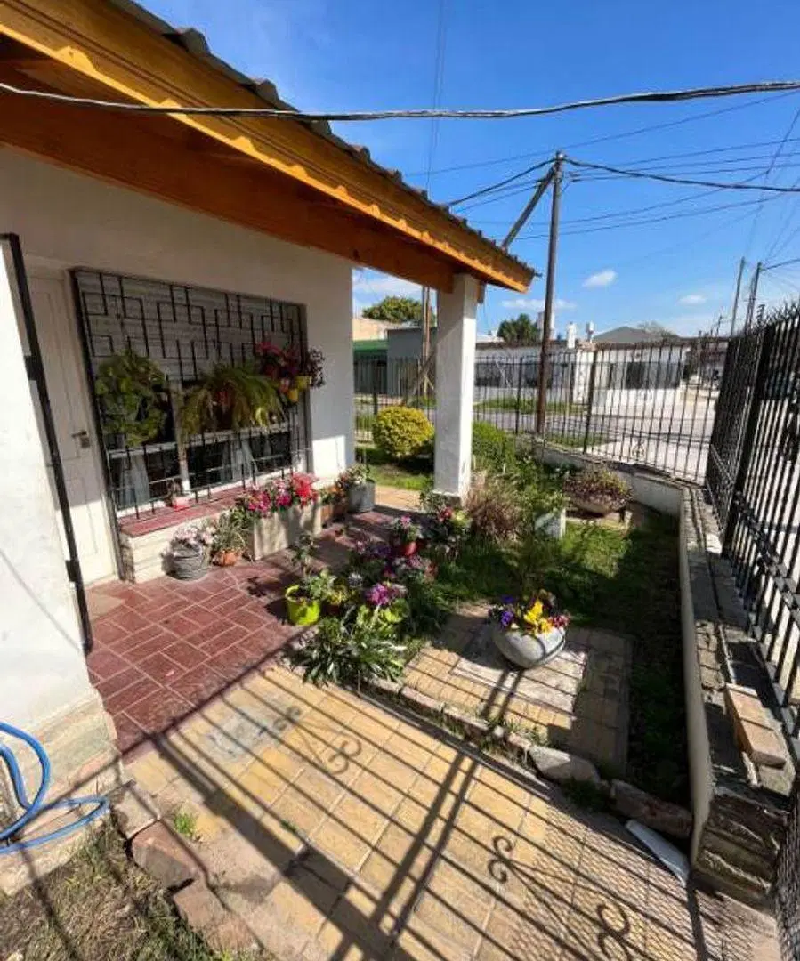 CHALET DE 6 AMBIENTES EN ESQUINA 5