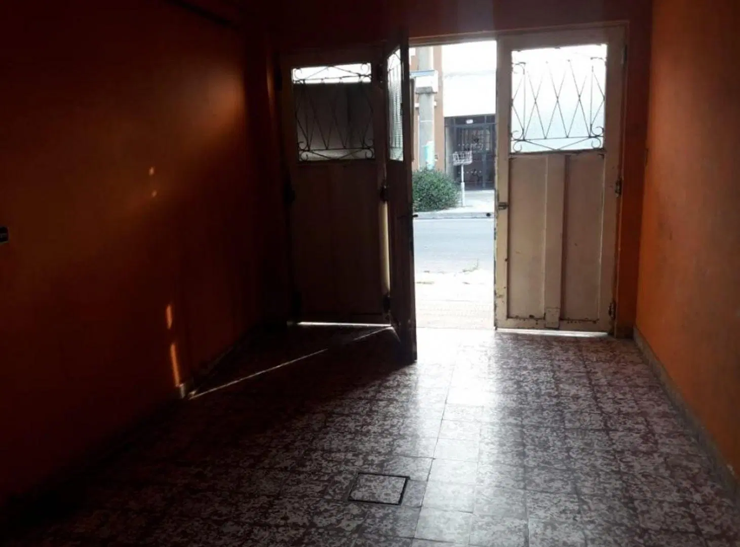 CASA AMERICANA DE 3 AMBIENTES + 2 LOCALES EN VENTA - MORON SUR 8