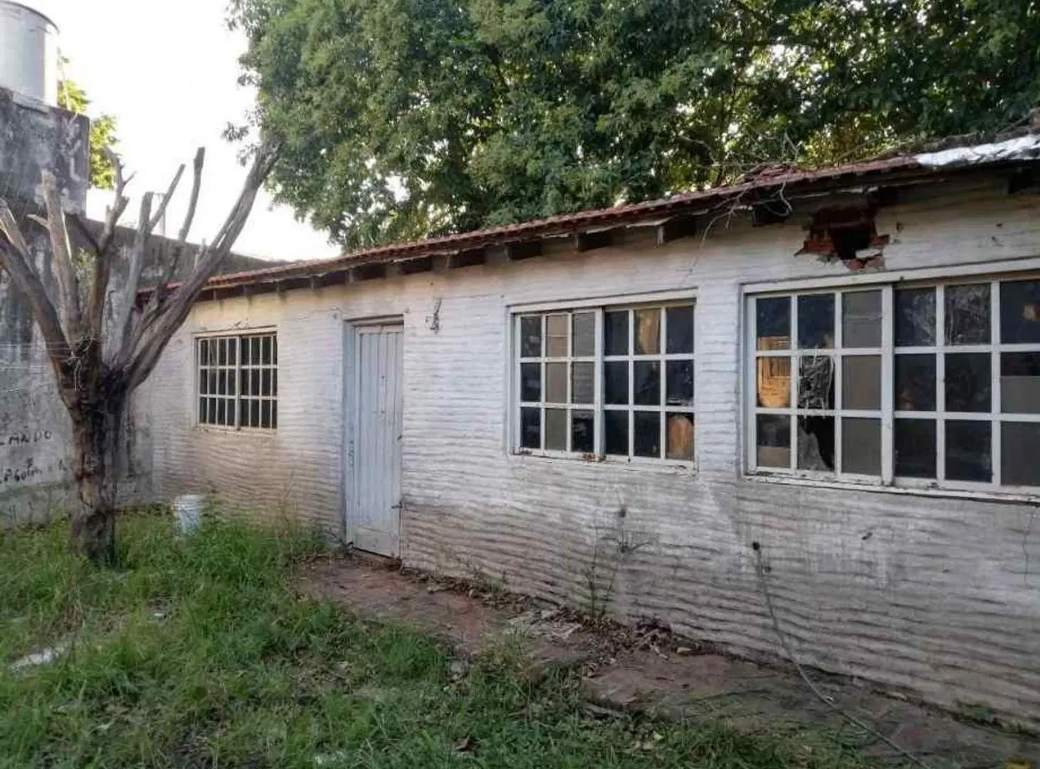 CASA AMERICANA DE 4 AMBIENTES A REFACCIONAR EN VENTA - MORON CENTRO 2