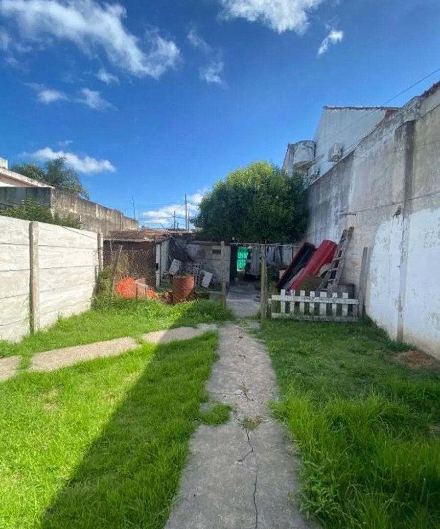 CASA MUTIFAMILIAR EN VENTA - CASTELAR NORTE 3