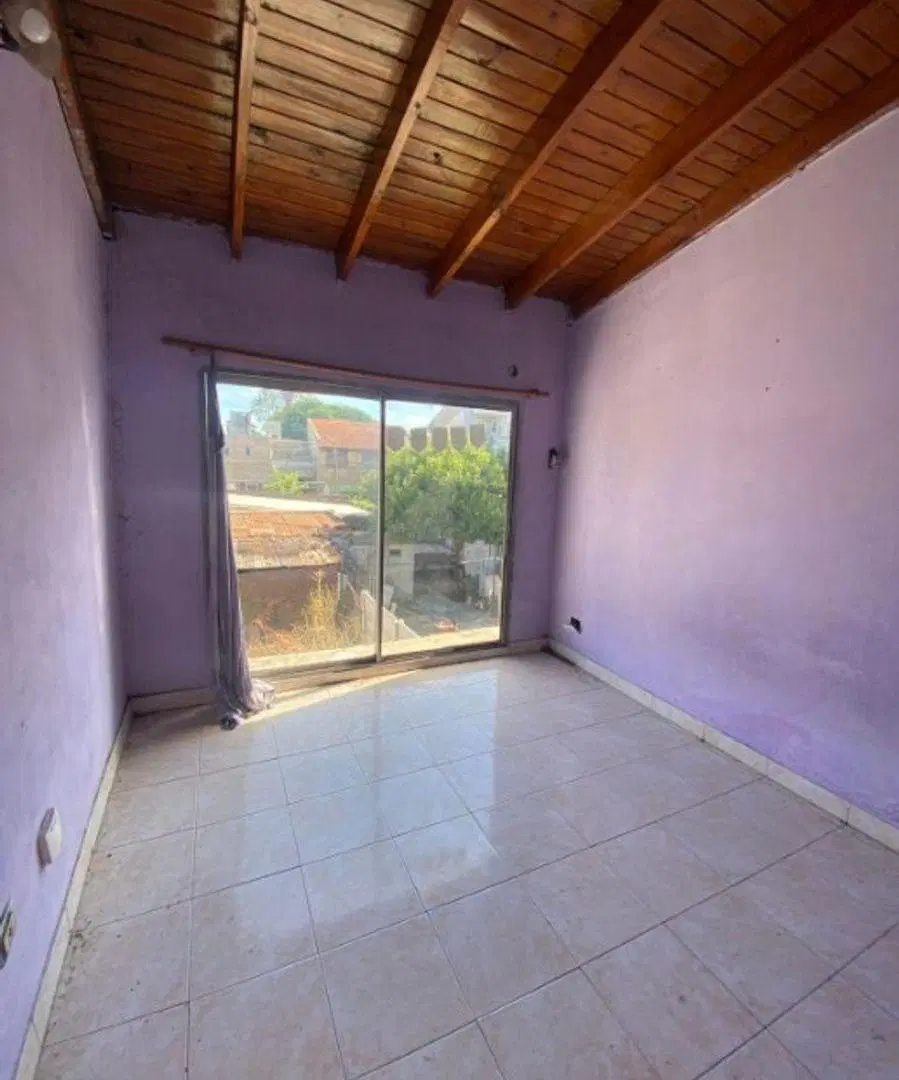 CASA MUTIFAMILIAR EN VENTA - CASTELAR NORTE 4