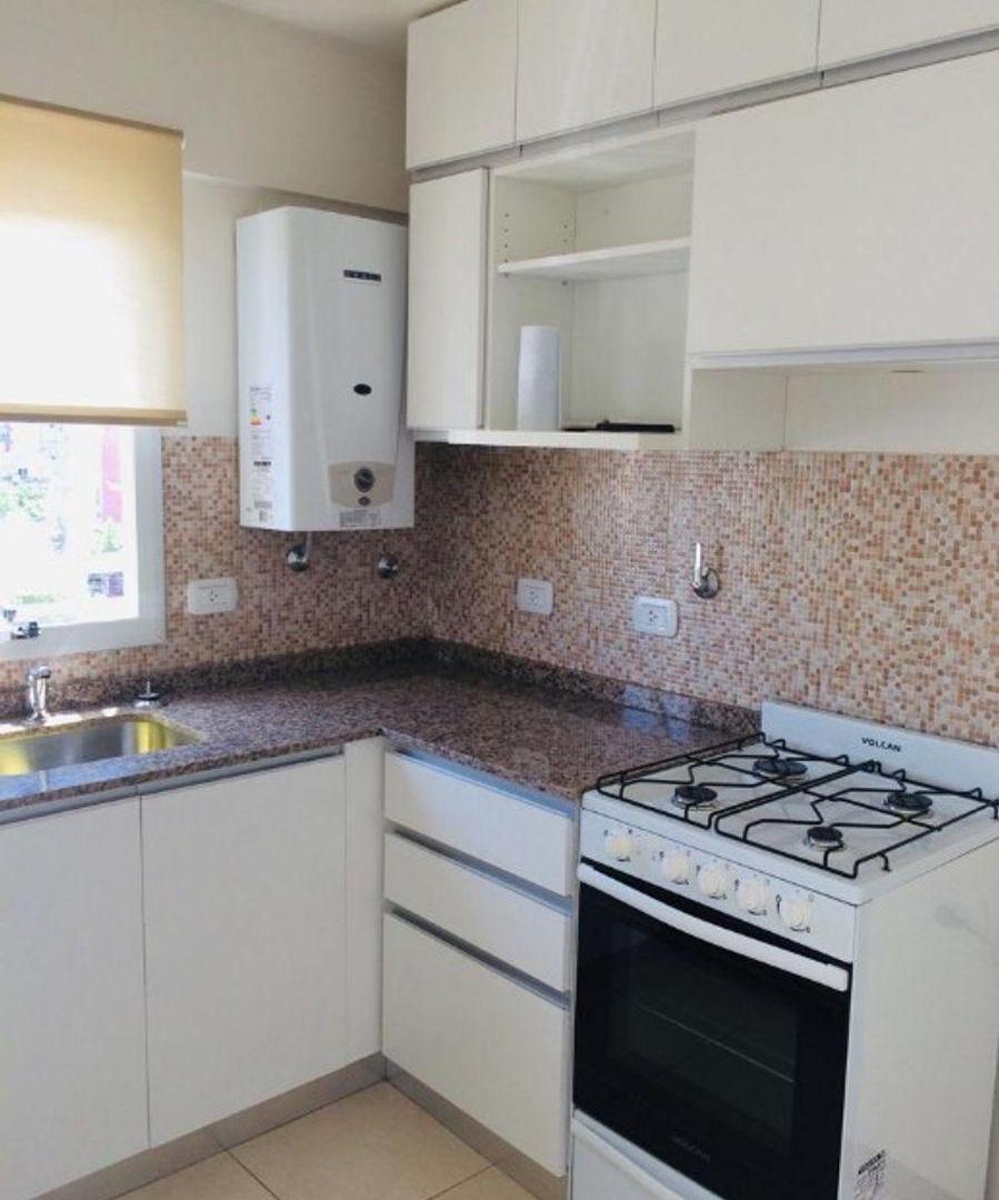 Foto de DEPARTAMENTO DE 2 AMBIENTES CON COCHERA EN VENTA - MORON CENTRO, imagen 3