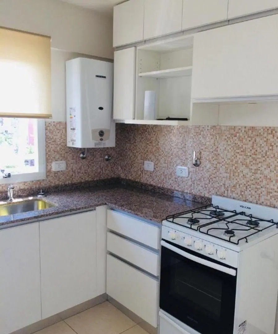 DEPARTAMENTO DE 2 AMBIENTES CON COCHERA EN VENTA - MORON CENTRO 2