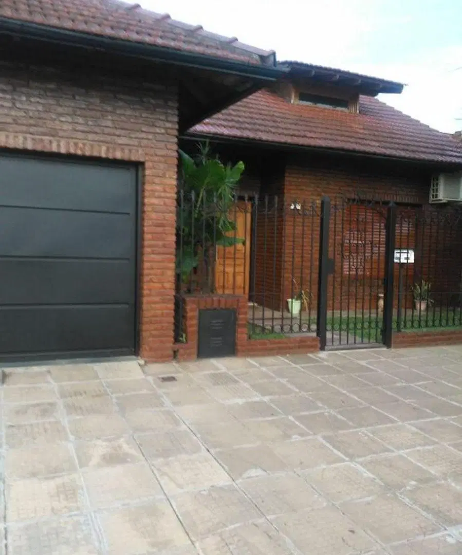 CHALET de 4 ambientes en la zona sur de Morón 2