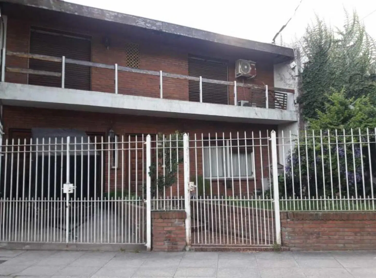 PERMUTA - CHALET DE 4 AMBIENTES EN VENTA - MORON NORTE 2