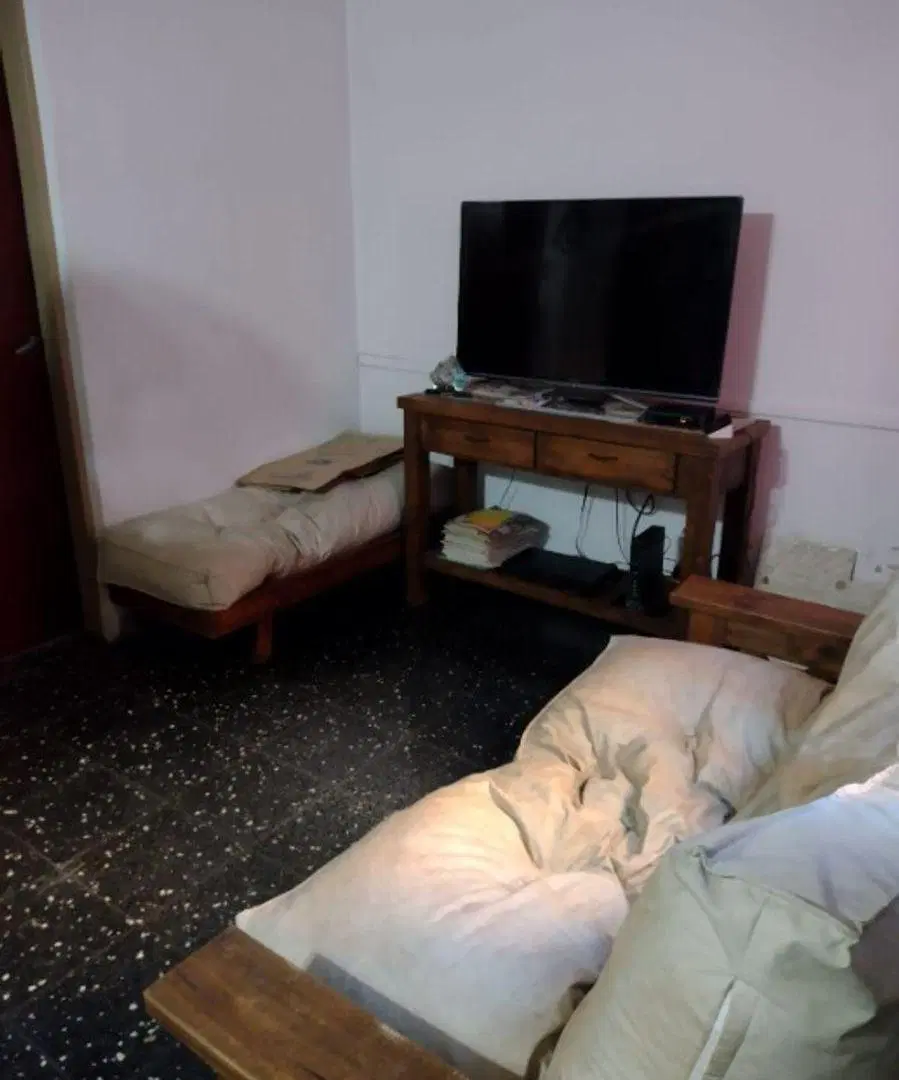 CASA EN VENTA IDEAL PARA 2 FAMILIAS -MORON 1