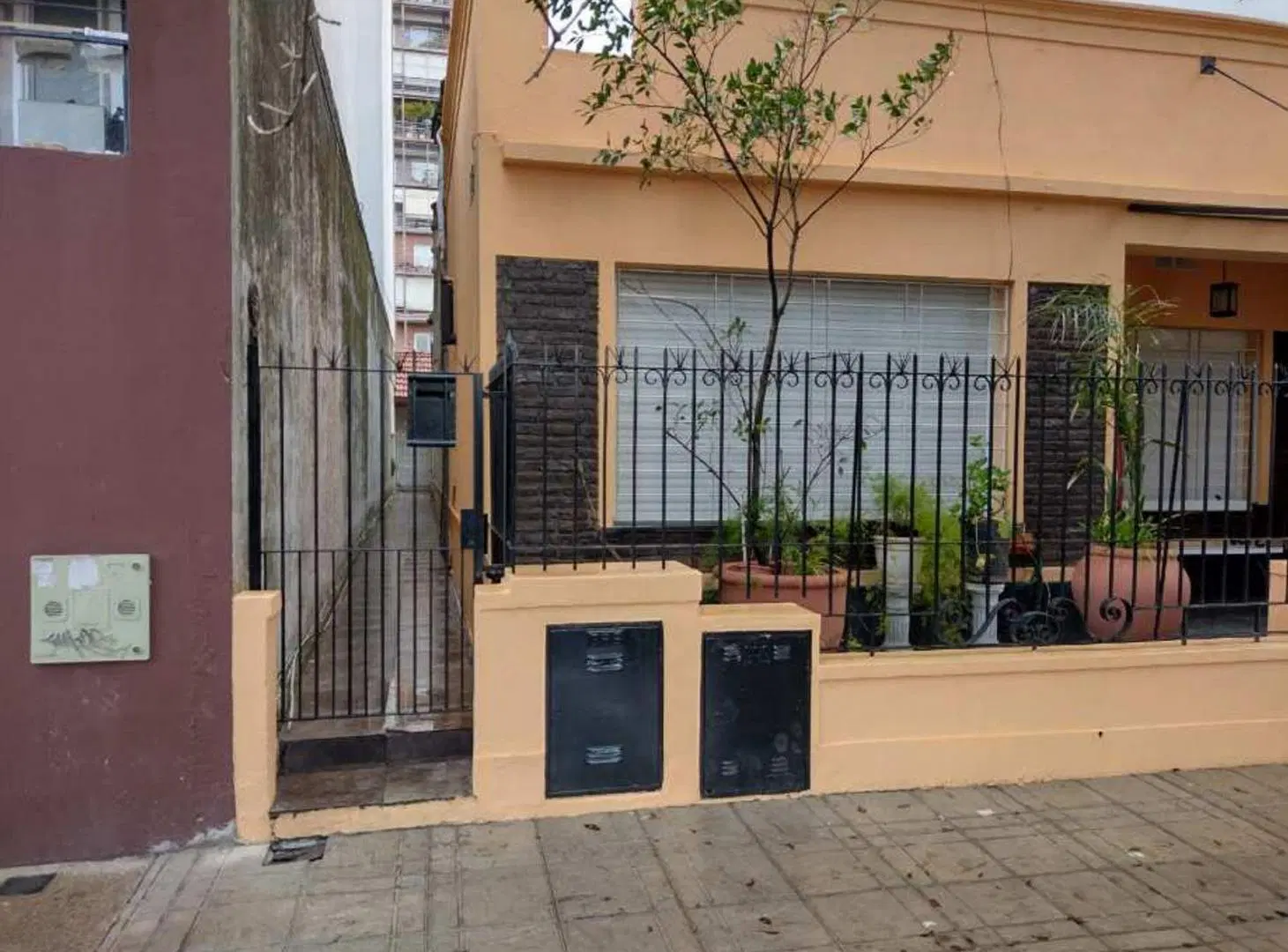 CASA EN VENTA IDEAL PARA 2 FAMILIAS -MORON 3