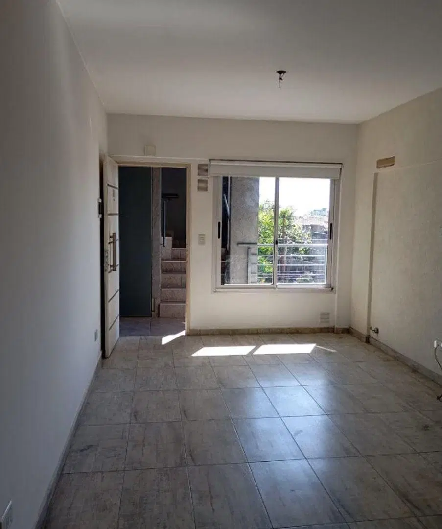 DEPARTAMENTO DE 2 AMBIENTES CON COCHERA + BAULERA EN MORON A LA VENTA 3