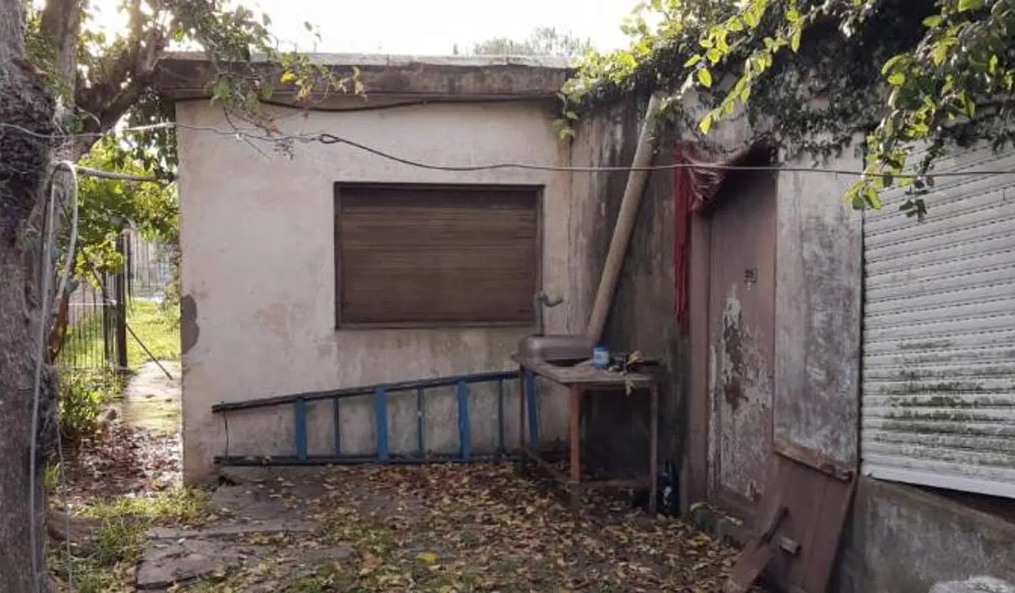 Casa a reciclar en excelente lote de 600 metros cuadrados-ITUZAINGO 1