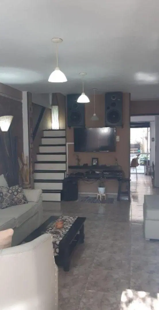 TRIPLEX EN VENTA -MORON 5