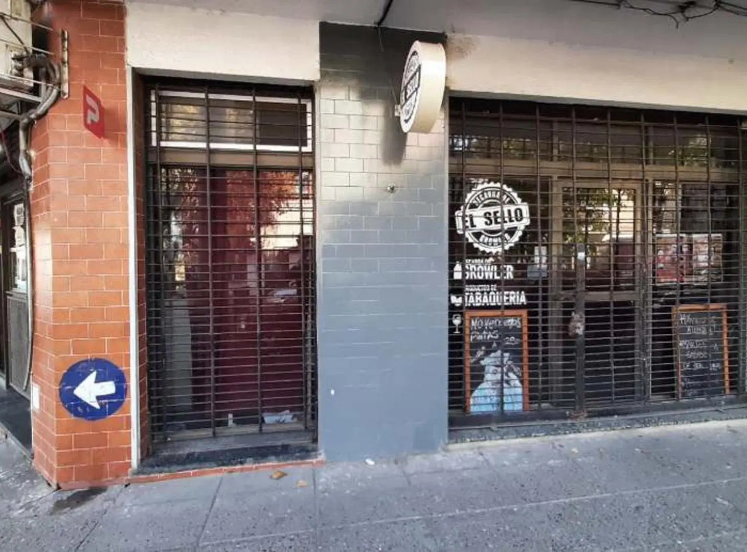 SE VENDEN DOS LOCALES JUNTOS O POR SEPARADO -MORON CENTRO 3