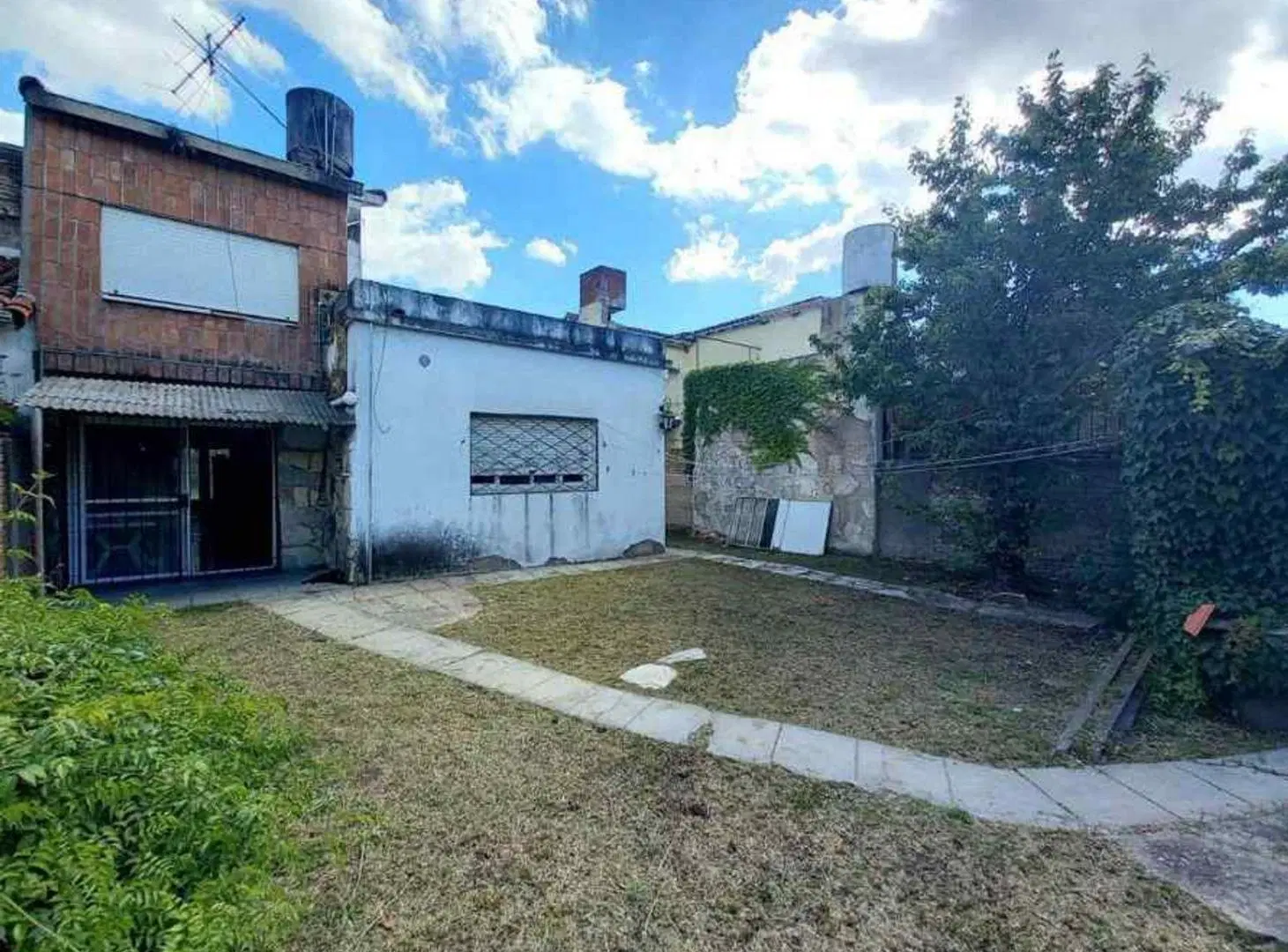 HERMOSA CASA EN CASTELAR NORTE CON JARDIN -CASTELAR 4