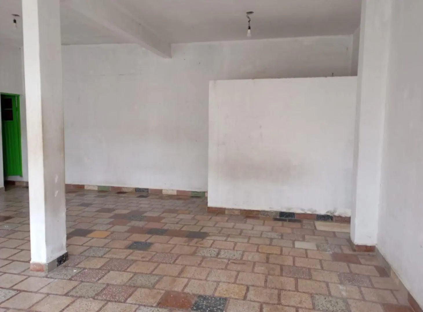 LOCAL COMERCIAL EN ALQUILER - MORON SUR 5