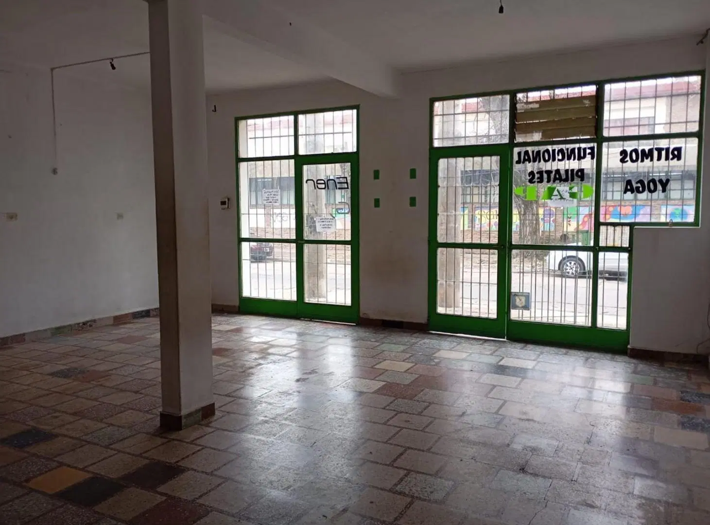 LOCAL COMERCIAL EN ALQUILER - MORON SUR 8
