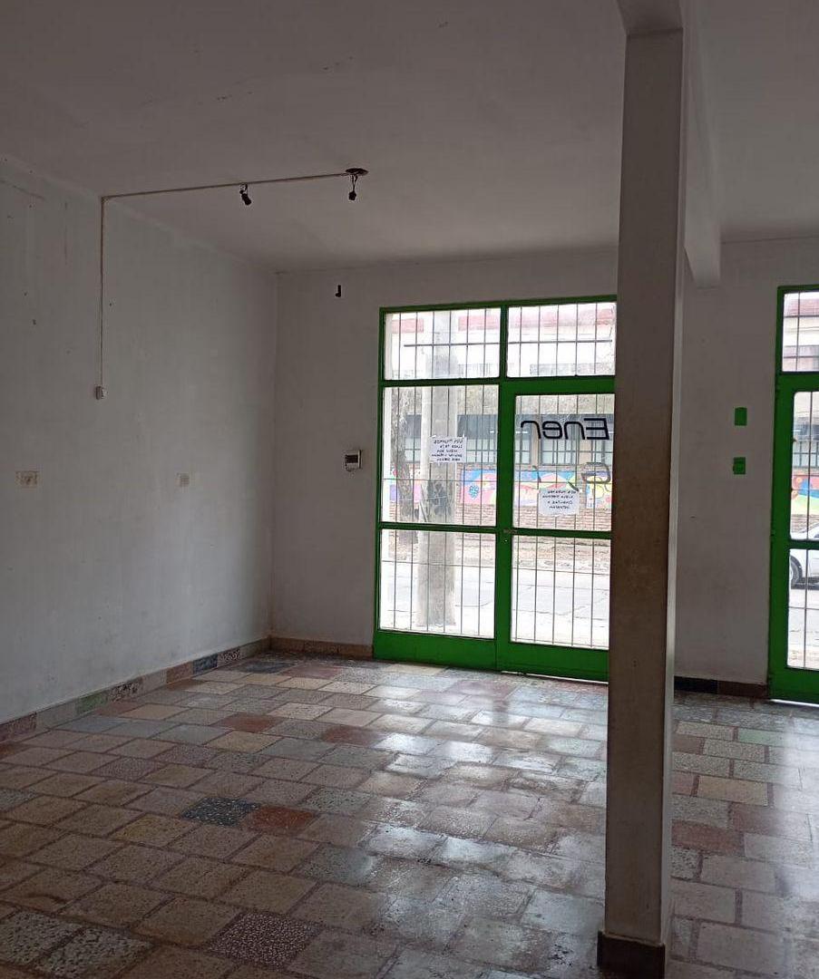 Foto de LOCAL COMERCIAL EN ALQUILER - MORON SUR, imagen 2
