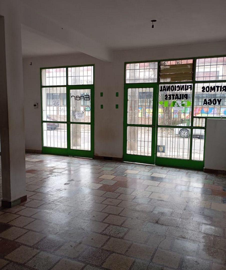 Foto de LOCAL COMERCIAL EN ALQUILER - MORON SUR, imagen 4