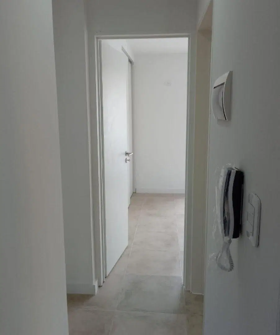 DEPARTAMENTO DE 2 AMBIENTES CON COCHERA EN ALQUILER - MORON SUR 5