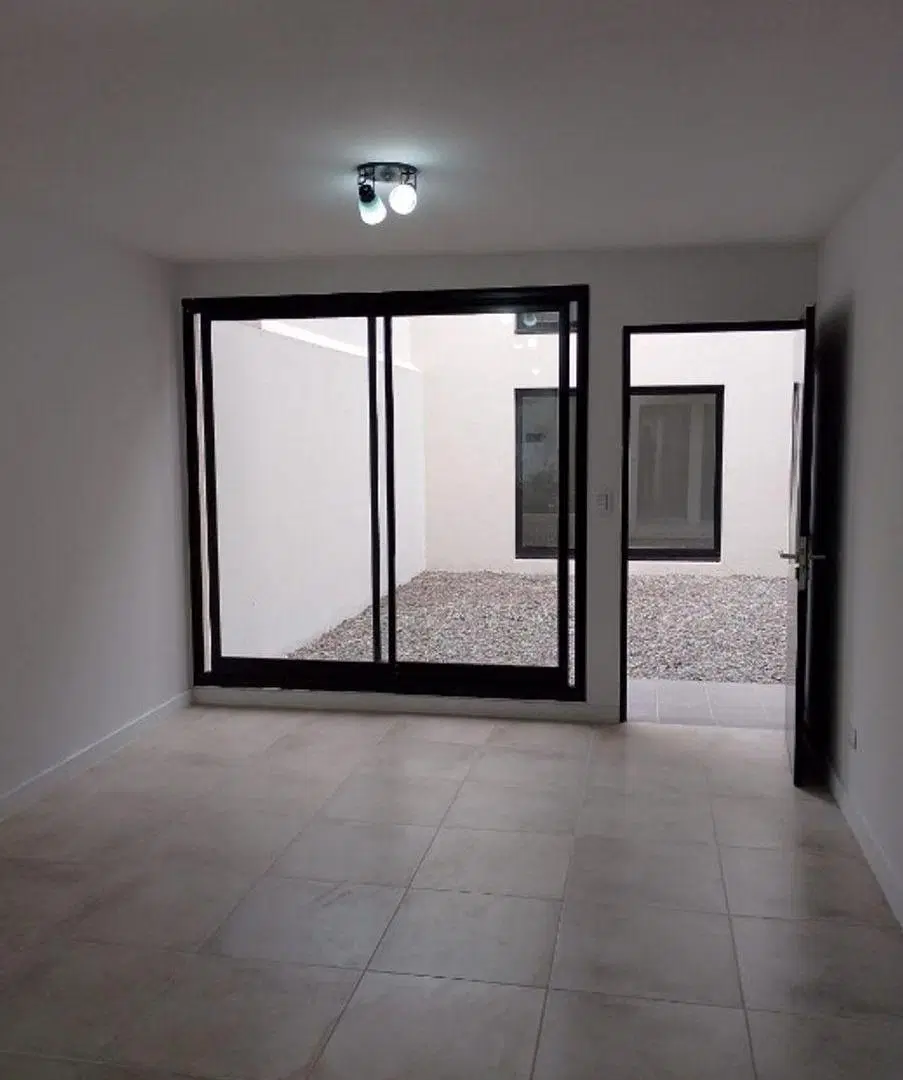 DEPARTAMENTO DE 2 AMBIENTES CON COCHERA EN ALQUILER - MORON SUR 3
