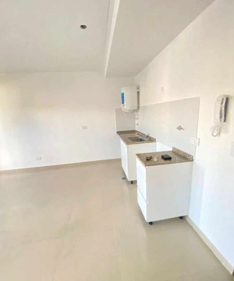 DEPARTAMENTO DE 2 AMBIENTES-MORON CENTRO 3