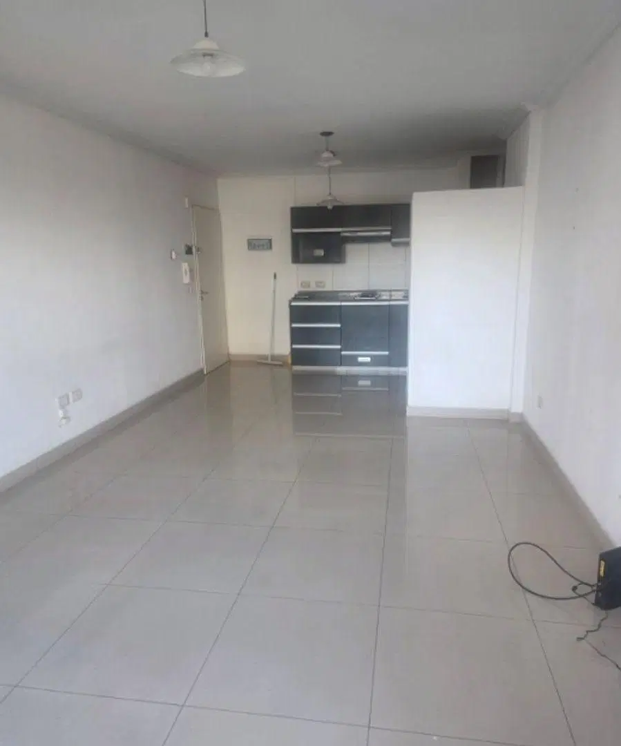 MONOAMBIENTE EN ALQUILER - MORON CENTRO 1
