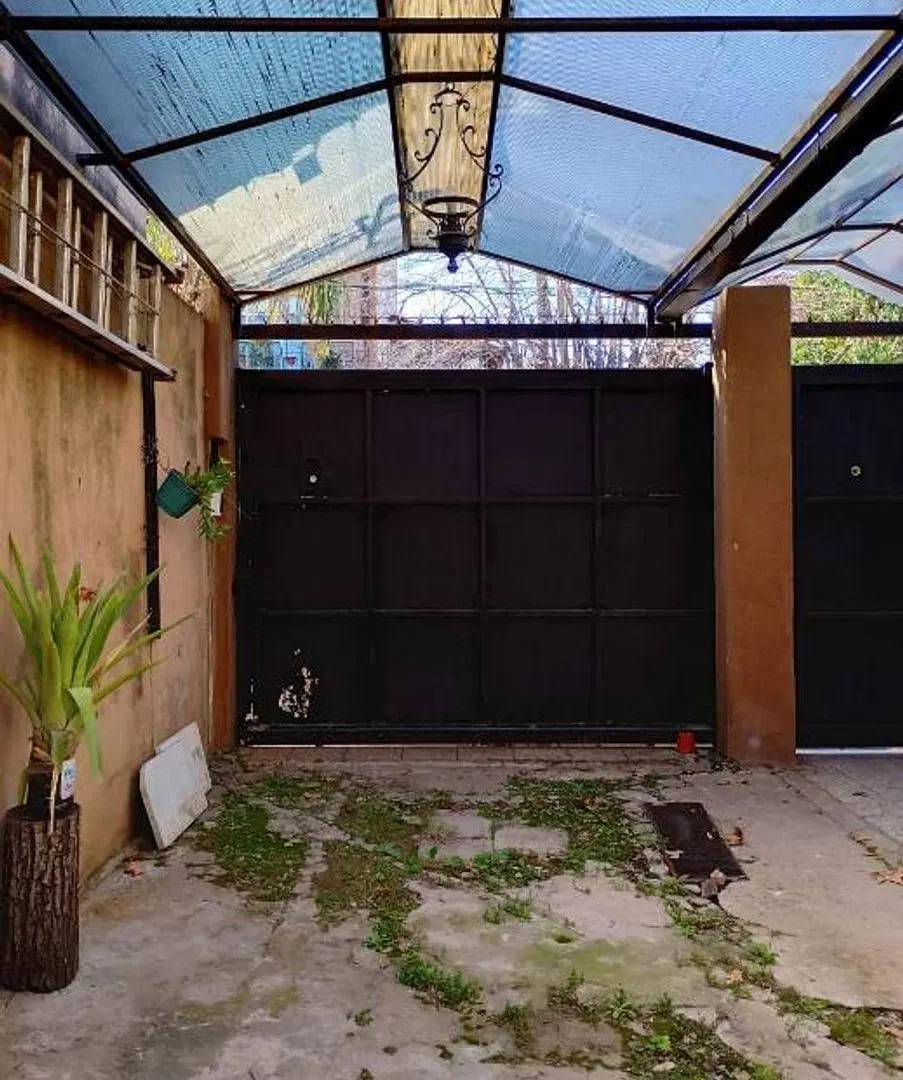 CASA DE 4 AMBIENTES EN HAEDO 5