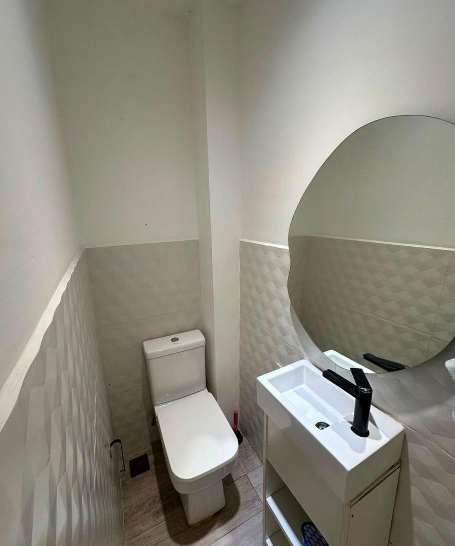 Foto de DUPLEX DE 2 AMBIENTES CON RETIRO DE FRENTE Y JARDIN EN ALQUILER - DON, imagen 2