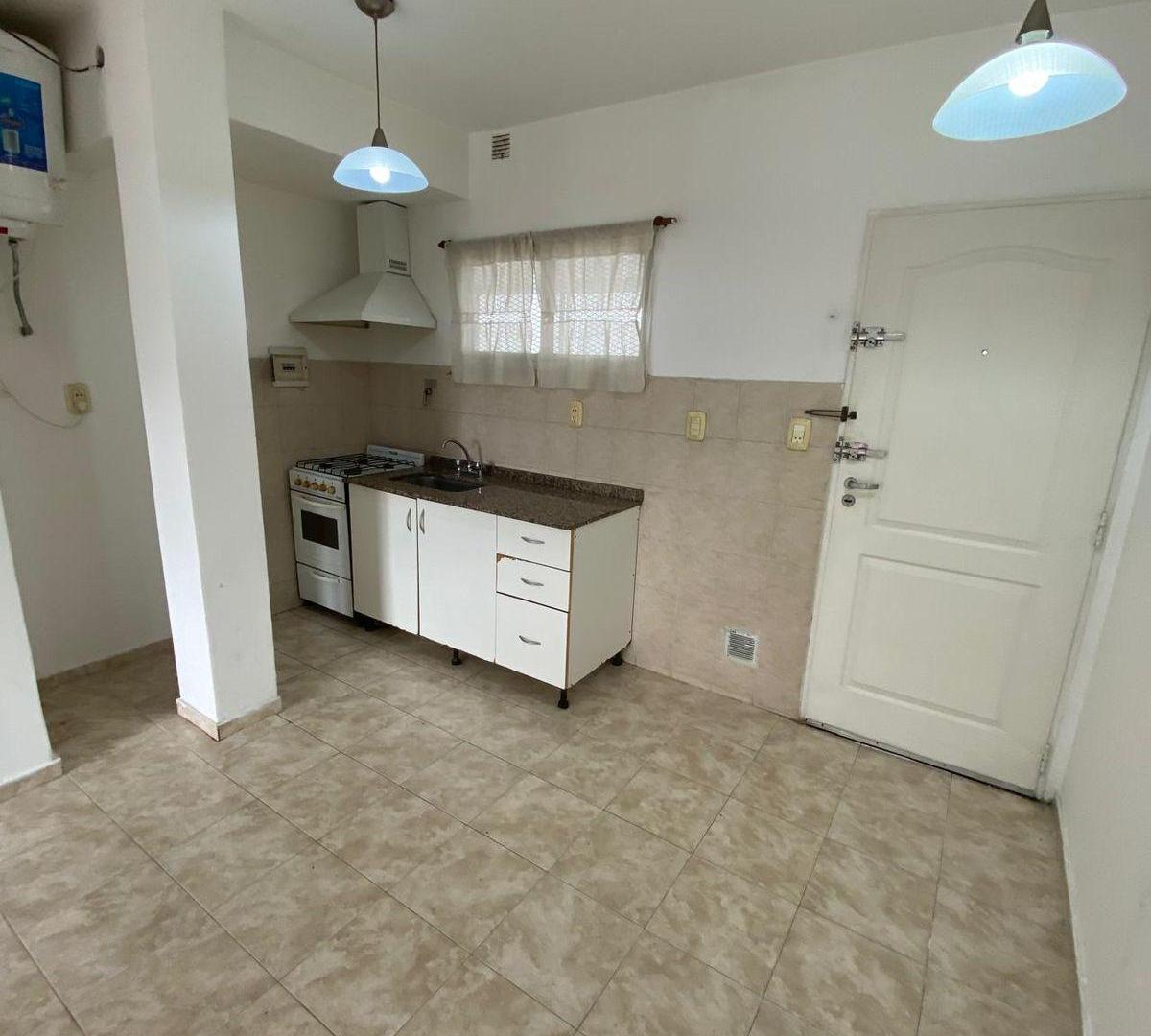Foto de DEPARTAMENTO MONOAMBIENTE EN ALQUILER - MORON SUR, imagen 1