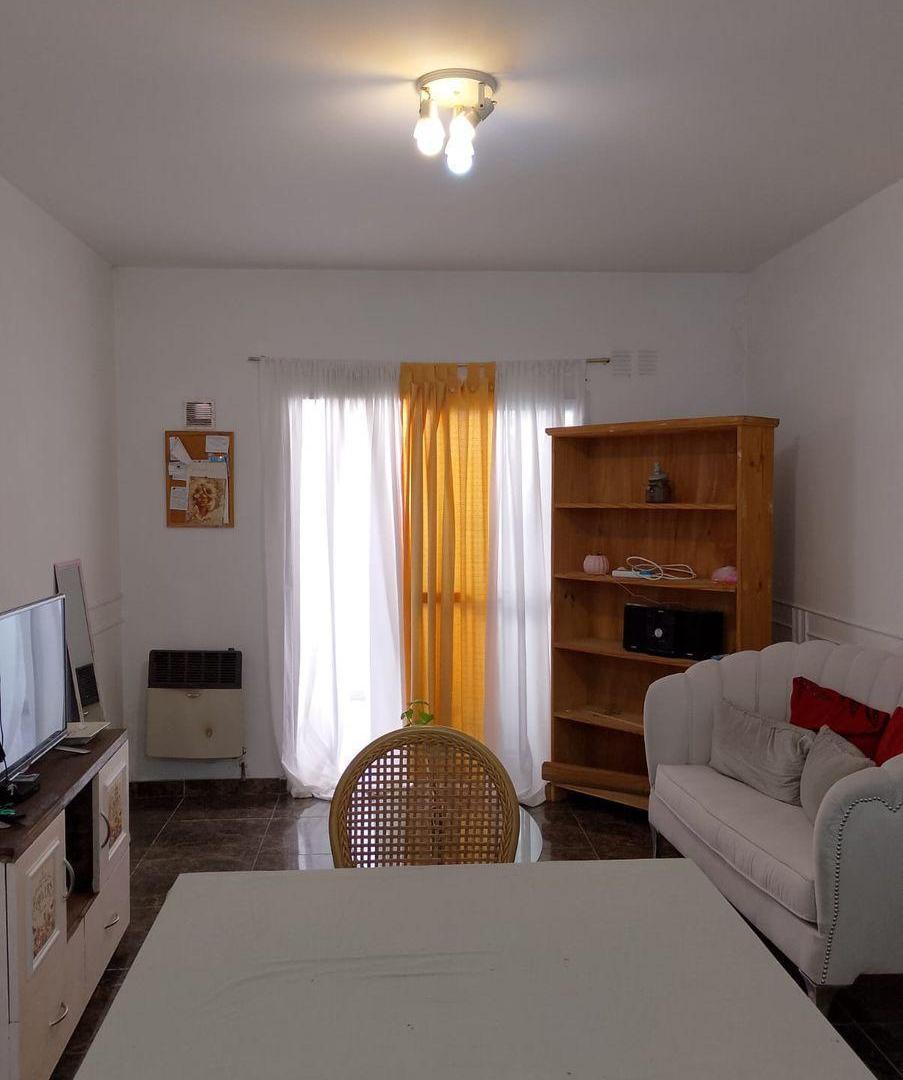 Foto de DEPARTAMENTO DE 2 AMBIENTES CON COCHERA, imagen 1