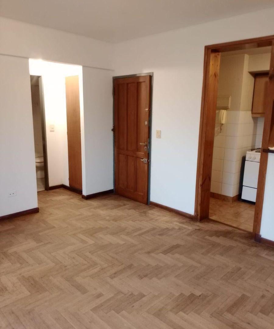 Foto de DEPARTAMENTO DE 2 AMBIENTES CON BALCON EN VENTA - MORON NORTE, imagen 1