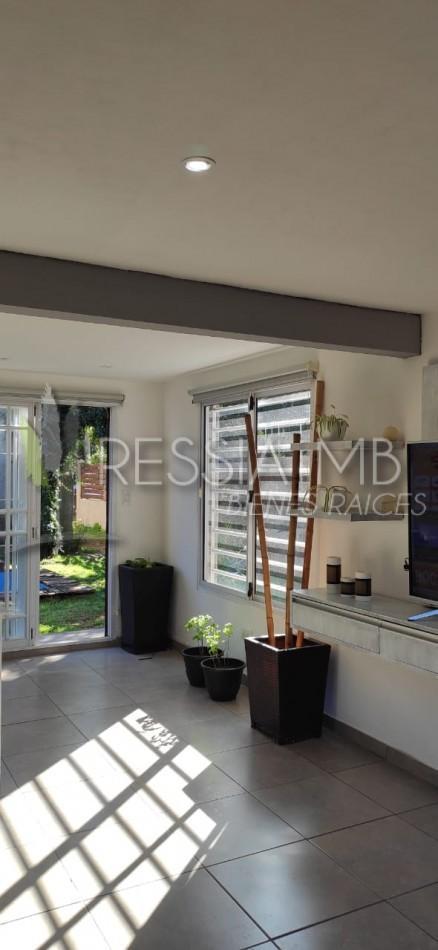 Venta Casa con 3 Dptos en Zona Golf de Villa Gesell 2