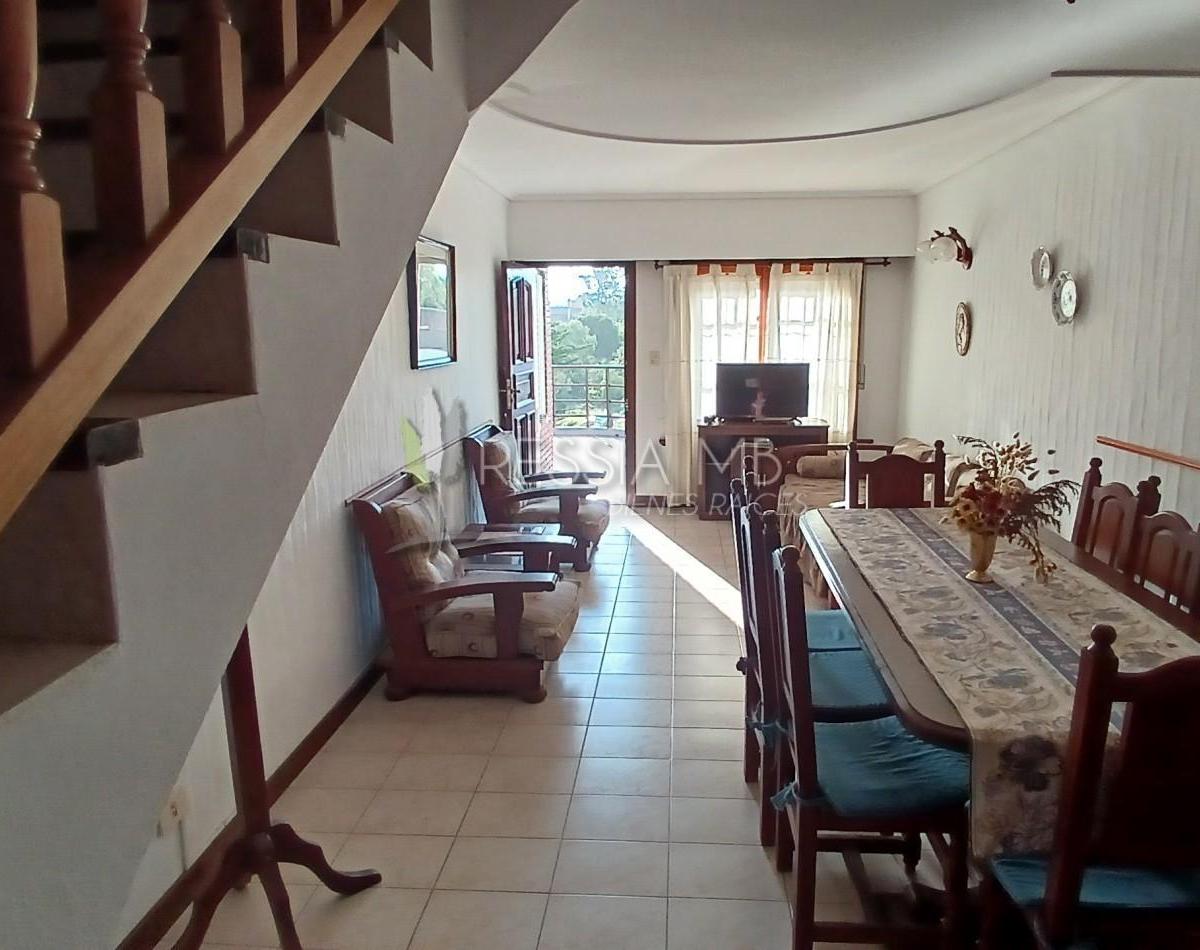 Duplex en Venta - 2 Dormitorios, Cochera y Vista Parcial al Mar - Av. 1 e/ 105 y 107 - Villa Gesell