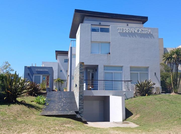 Venta de dpto. 3 amb. en el sur de Villa Gesell a 200mts del mar 2