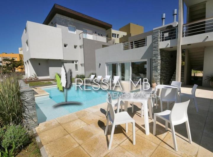 Venta de dpto. 3 amb. en el sur de Villa Gesell a 200mts del mar 3
