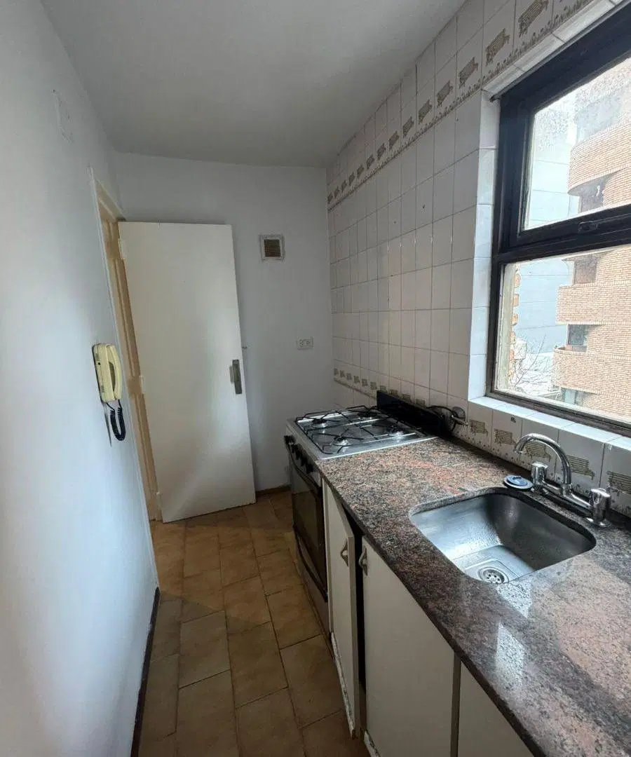 DEPARTAMENTO EN ALQUILER INMEJORABLE UBICACION CON BALCON 4