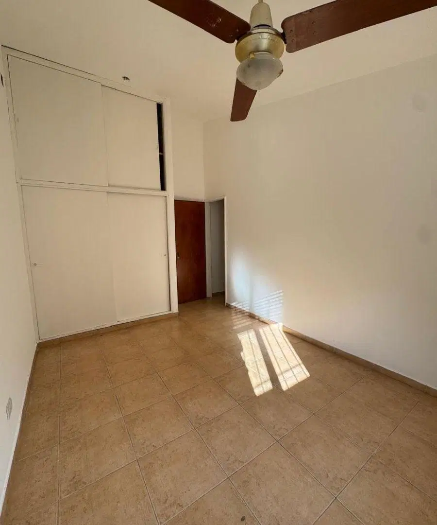CASA EN VENTA BARRIO MARQUES DE SDOBREMONTE 2 DORMITOTIOS EN 1 PLANTA, COCHERA Y PATIO. 4