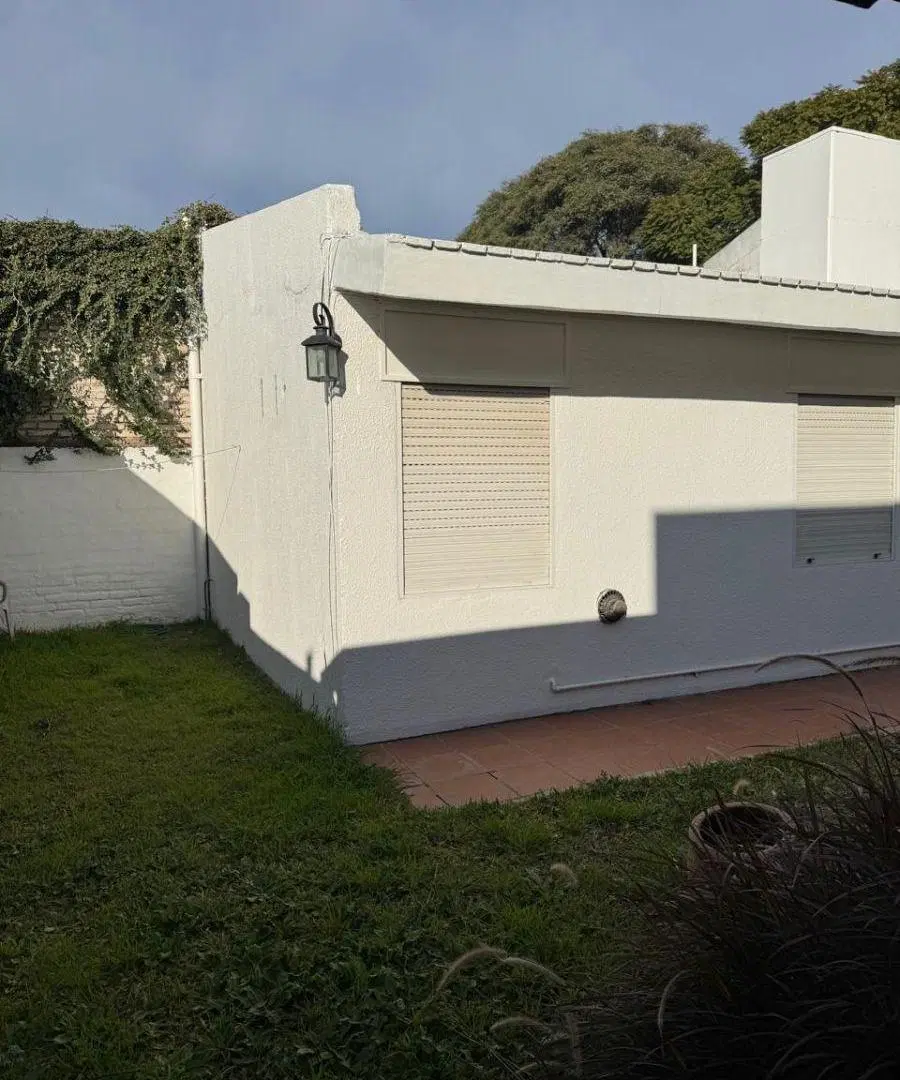 CASA EN VENTA BARRIO MARQUES DE SDOBREMONTE 2 DORMITOTIOS EN 1 PLANTA, COCHERA Y PATIO. 3