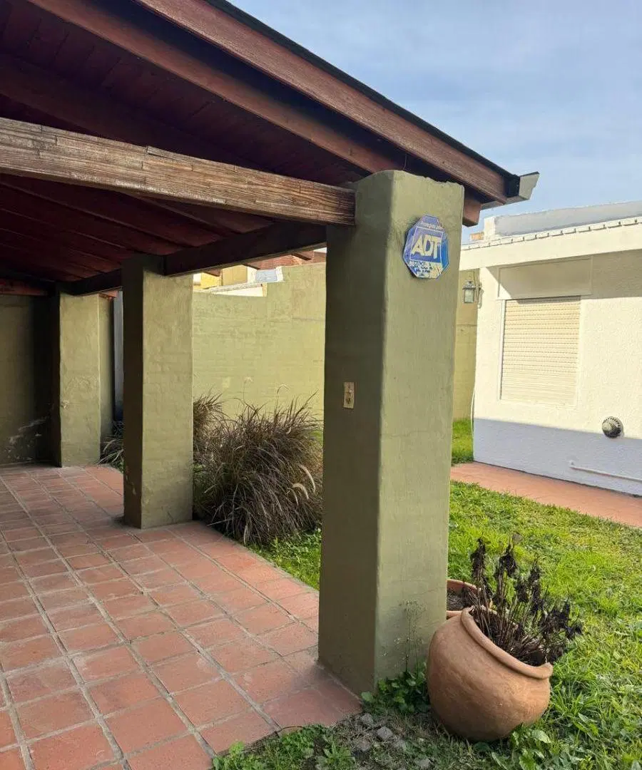 CASA EN VENTA BARRIO MARQUES DE SDOBREMONTE 2 DORMITOTIOS EN 1 PLANTA, COCHERA Y PATIO. 1