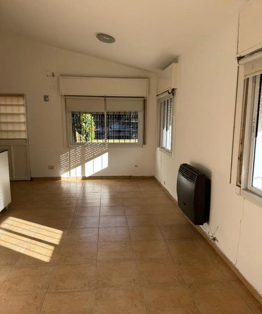 CASA EN VENTA BARRIO MARQUES DE SDOBREMONTE 2 DORMITOTIOS EN 1 PLANTA, COCHERA Y PATIO. 2