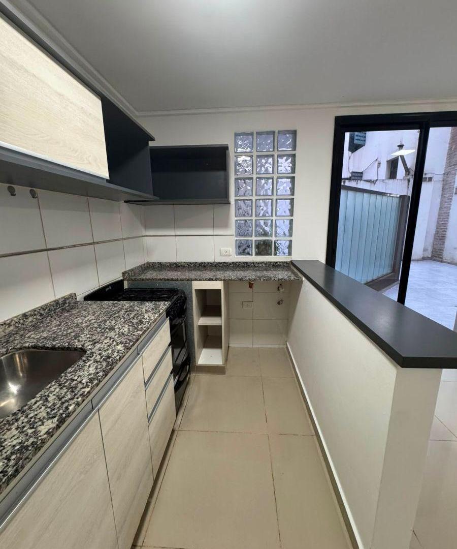 Foto de Imperdible Departamento en alquiler de un dormitorio con hermoso patio, imagen 1