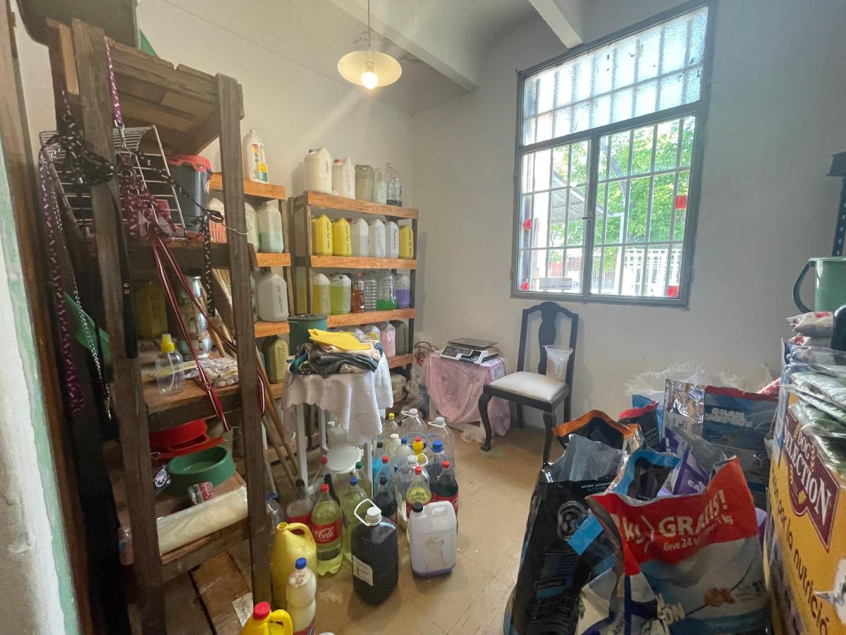 Casa de Tres Habitaciones con Espacios Cómodos en El Barrio Policial! 2
