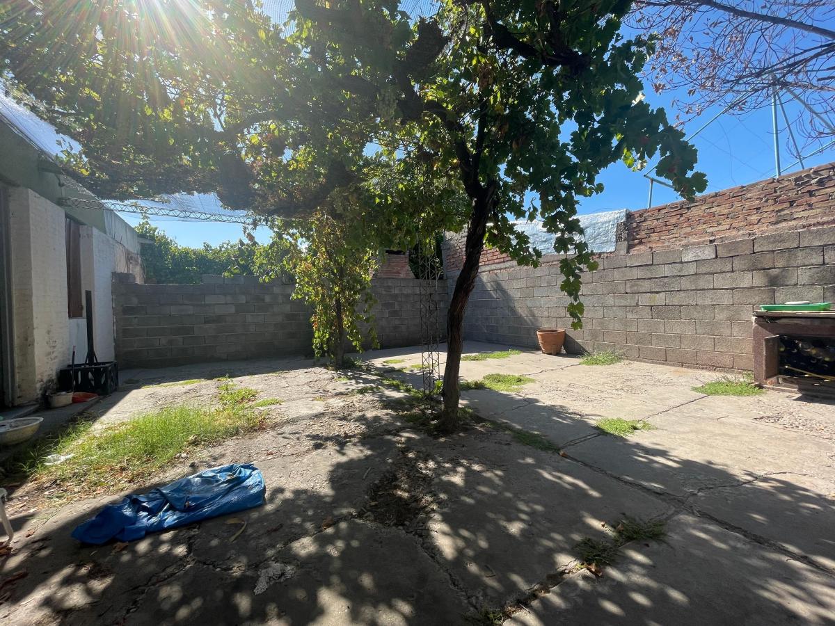 Casa de Tres Habitaciones con Espacios Cómodos en El Barrio Policial! 1