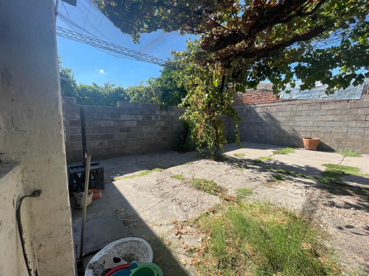 Casa de Tres Habitaciones con Espacios Cómodos en El Barrio Policial! 4