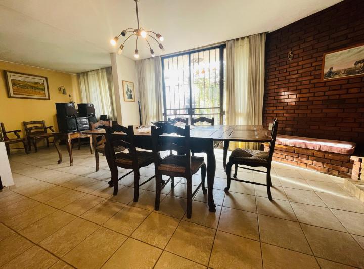 Gran casa en zona Alem y Olascoaga con Terreno con 1.000 m²  4