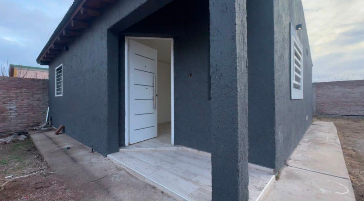 Foto de Se vende Casa 67m2 lote 380- APTA A CREDITO- 5 cuadras de rotonda de la copa por calle sueta, imagen 2