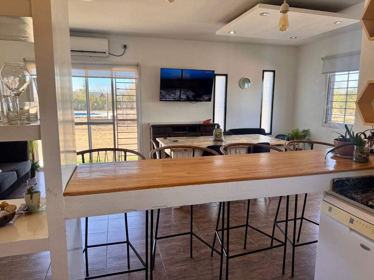 Foto de Casa de 3 dormitorios con pileta y 1.100 m² de terreno en Cuadro Benegas, imagen 1