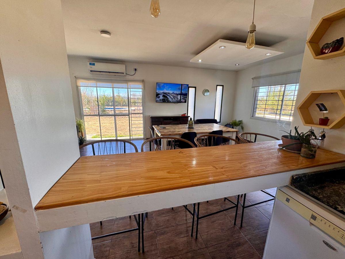 Foto de Casa de 3 dormitorios con pileta y 1.100 m² de terreno en Cuadro Benegas, imagen 3