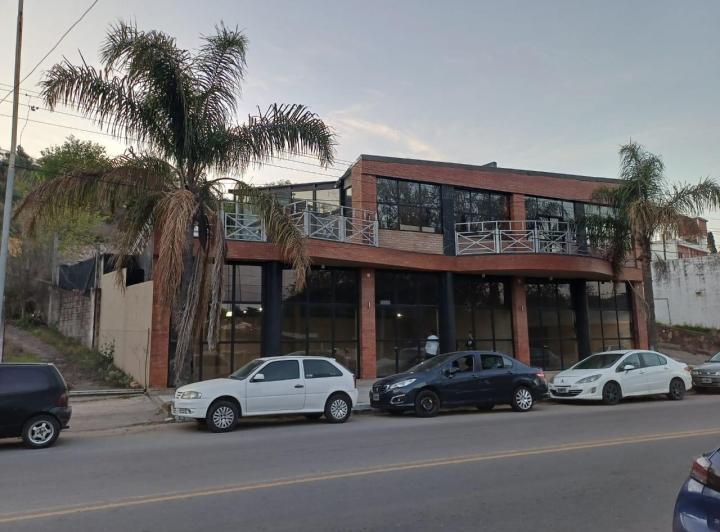 Alquiler de Locales Comerciales en el centro de Río Ceballos 1