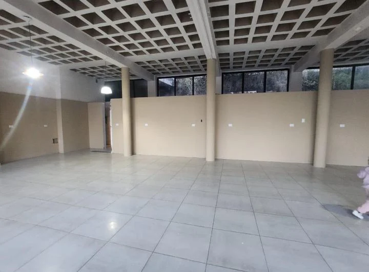 Alquiler de Locales Comerciales en el centro de Río Ceballos 4